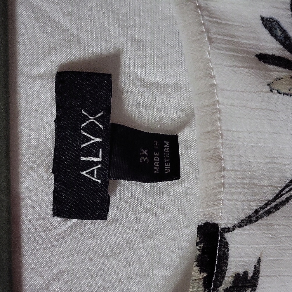 Top - Picture 2 of 3